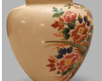 ヴィンテージの九谷焼壺、花瓶：盛上げ手描き孔雀と梅の花模様 - Etsy 日本