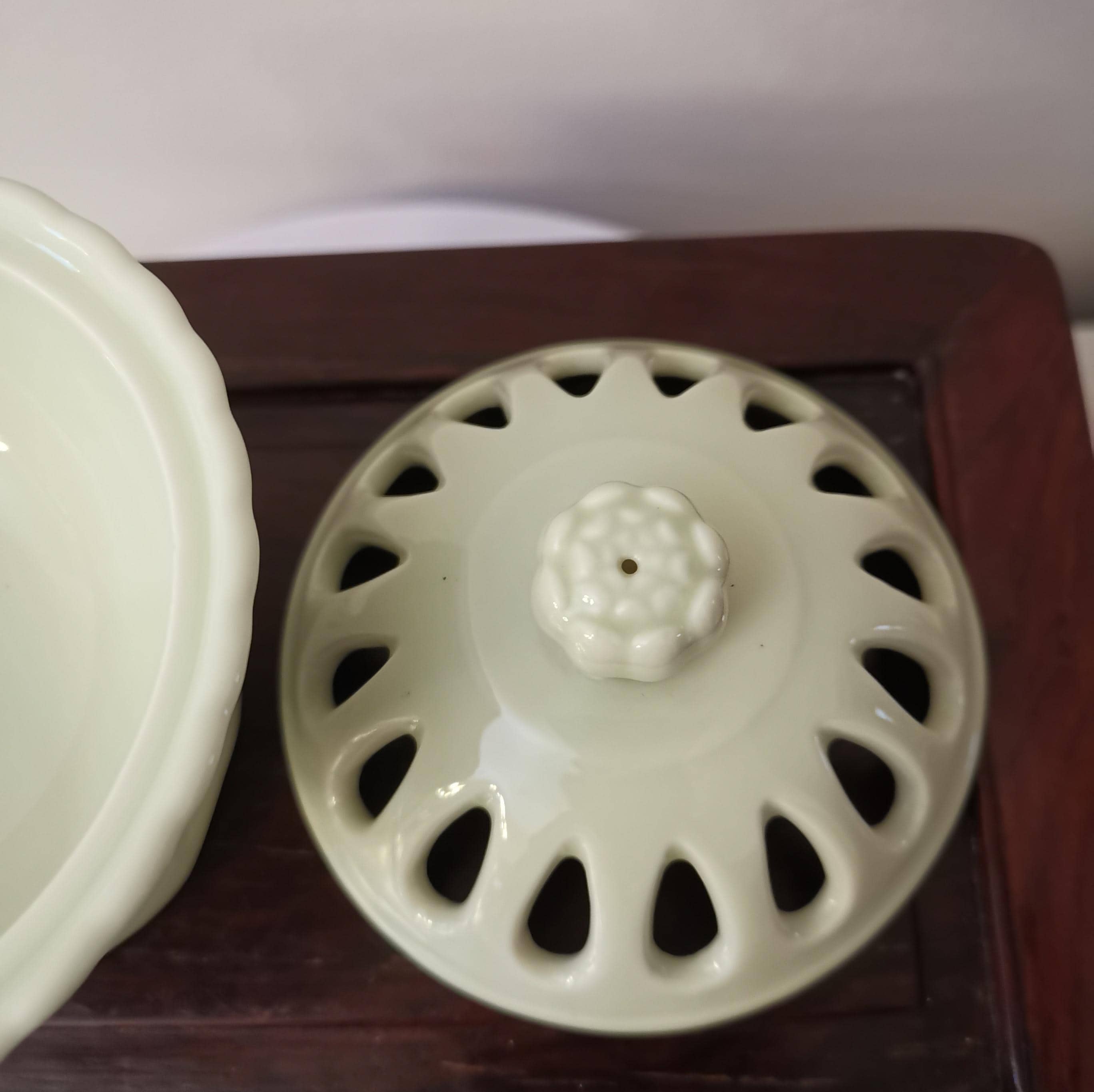 青磁　円形蓋付きボウル 手作りの青磁蓋付きボウル：コレクターズアイテムの和食器 - Etsy 日本