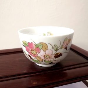 Japanese Yunomi, summer flowers green tea cup, Asian tea cup, vintage japanese teacup, porcelain teacup, sencha, gyokuro green tea cup