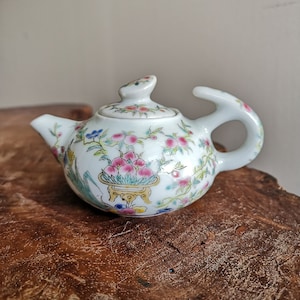 Oriental Chinese Teapot, Vintage small teapot, collectible teapot, gifts for woman, birthday gifts, Mother&#39;s day gifts