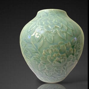 Jarrón de celadón Arita Ware, horno Kazan, cerámica floral tallada a mano