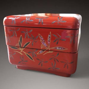 Antique Japanese Maki-e Jubako Box, Urushi Lacquer Abalone Inlay