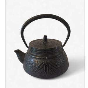 Vintage Japanese cast iron tea pots, tetsubin, Vintage Japanese Tetsubin, Black Cast Iron, Nambu Ironware Tea Ceremony