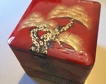 ヴィンテージの赤い漆塗りの重箱、金の松の木、日本の3段重箱 - Etsy 日本