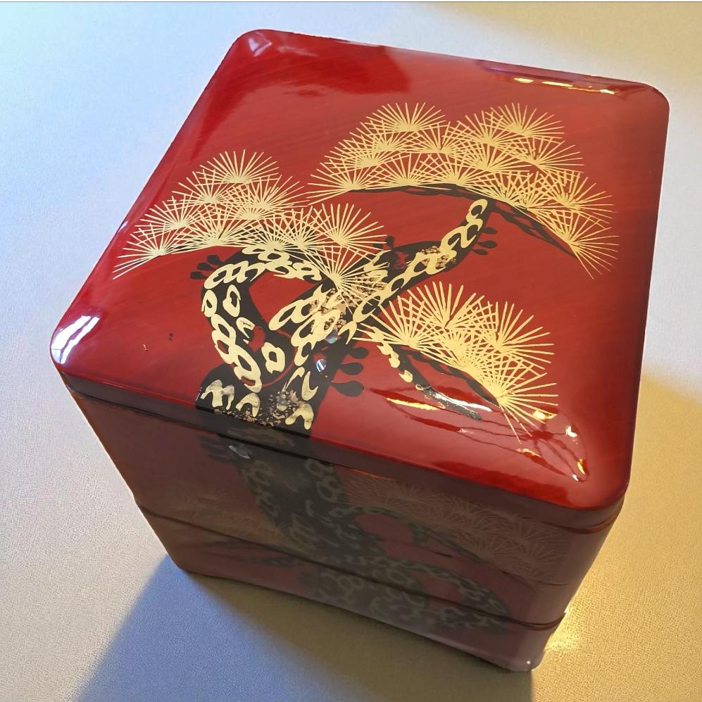 ヴィンテージの赤い漆塗りの重箱、金の松の木、日本の3段重箱 - Etsy 日本