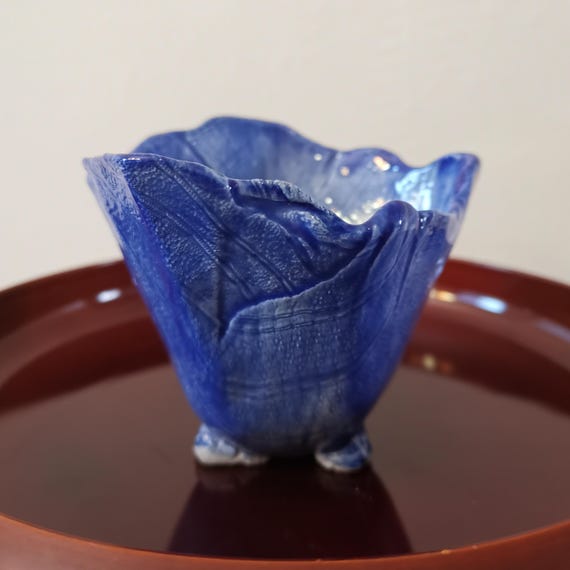 手作りの青い粘土のボウル、日本の陶器、葉のデザイン - Etsy 日本