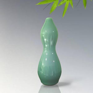 Celadon vase, Japanese Tachikichi , vintage japanese pottery, green vase crackled glazed, japanese celadon pottery