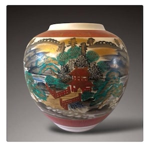 Kutani vase hand-painted in scenery, Japanese ceramic pottery, edo ceramic, vintage vasel, collectible vase, hand painted, home decor,