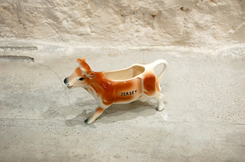 Cow-shaped milk jug image 2