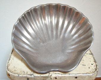 Metal seashell dish