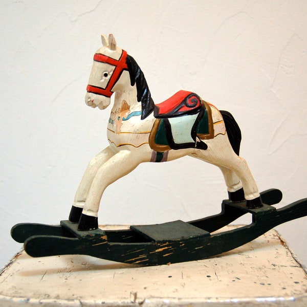 Figurine cheval à bascule