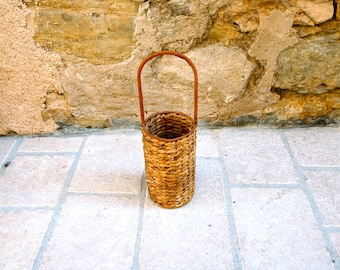 Bottle holder in woven banana fiber