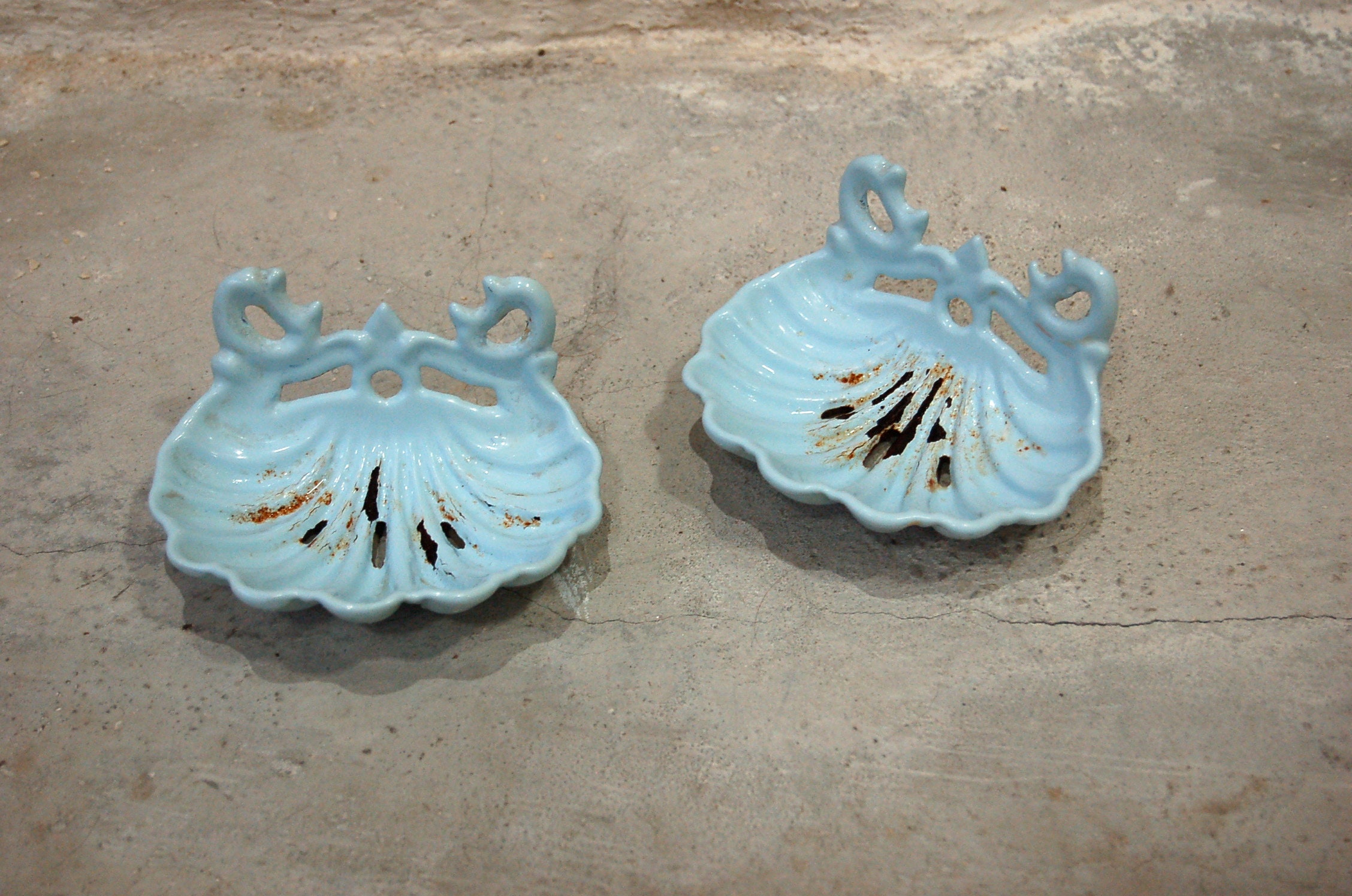 Deux Portes Savons Anciens