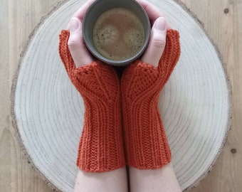 Knitted red orange mottled fingerless womens gloves, handwarmers, armwarmers, mittens, merino wool, sustainable, mitts, winter accessoires