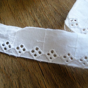2 metres / Cotton embroidered eyelet edging lace trim, Broderie Anglaise Trim, cotton lace trim