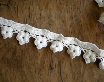 Cotton Flower Pom Pom edging lace trim / Beige cream colour