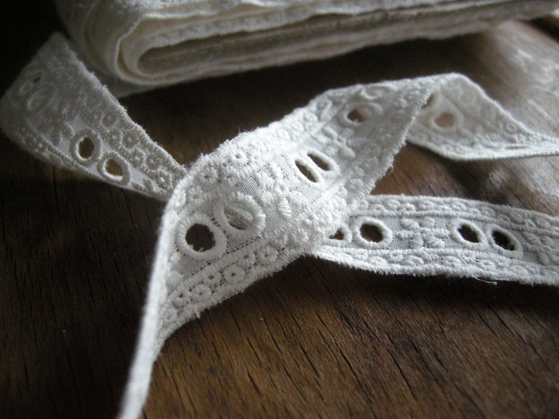 2 metres / Cotton embroidered eyelet insertion lace trim Etsy