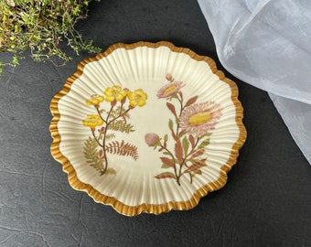Antique Royal Worcester Decorative Gold Rim Plate with Hand-Painted Floral Design, Victorian Dish for Wall Hanging or Cabinet Display