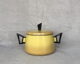 Mid Century Modern Enamelware Pot with Lid, Harvest Gold Vintage Kitchen Decor, Decorative Cooking Pot, Retro Housewares