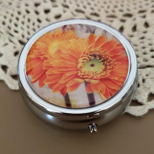 Flower Pill Box for Purse, Cute Pill Case, Pill Box Organizer, Pill Case for Purse, Pill Holder, Travel Pill Case, Mint Case, Gift for Her