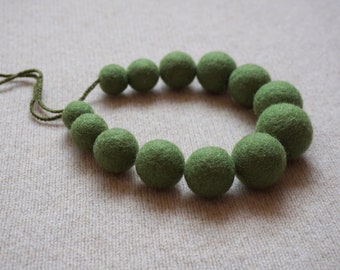 Green Statement Necklace, Felt Necklace, Wool Jewelry, Green Jewelry, Eco Jewelry