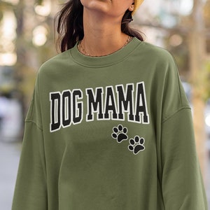 Dog Mama Sweatshirt, Dog Lover Gift, Dog mom sweatshirt, Dog Mom, Dog Mom Gift, Gift for her, Dog Mom Crewneck, crewneck sweatshirt, for her