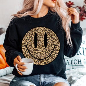 Smiley Sweatshirt, Trendy Sweatshirt, cute sweatshirts for teens, Oversized sweatshirt, Crewneck, Smile face sweatshirt