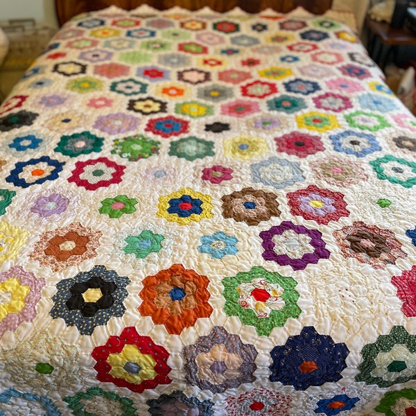 Vintage Grandmothers Flower Garden Quilt