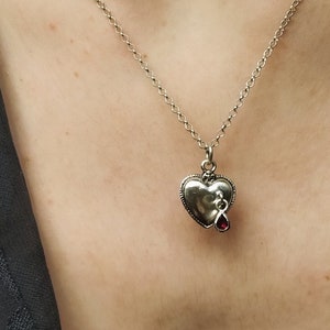 Colar coração sangrando IN LOVE, prata maciça 925