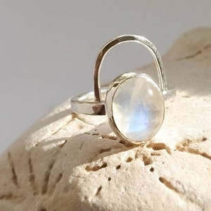 Anillo Selene’s Arc, anillo llamativo de piedra lunar ovalada, plata de ley maciza 925