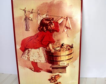 Letrero de metal vintage de jabón color marfil ~ Un día de lavado ajetreado