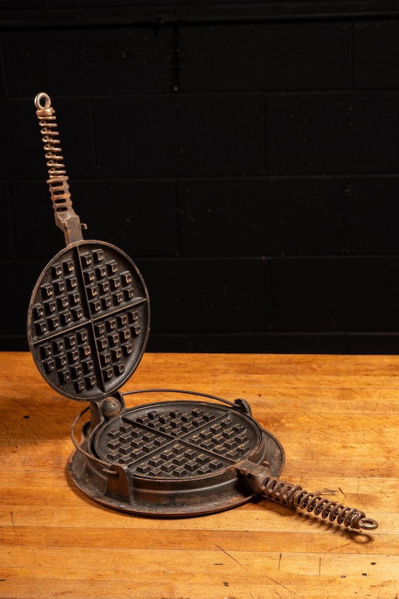 Antique Griswold No. 8 Waffle Iron - Etsy