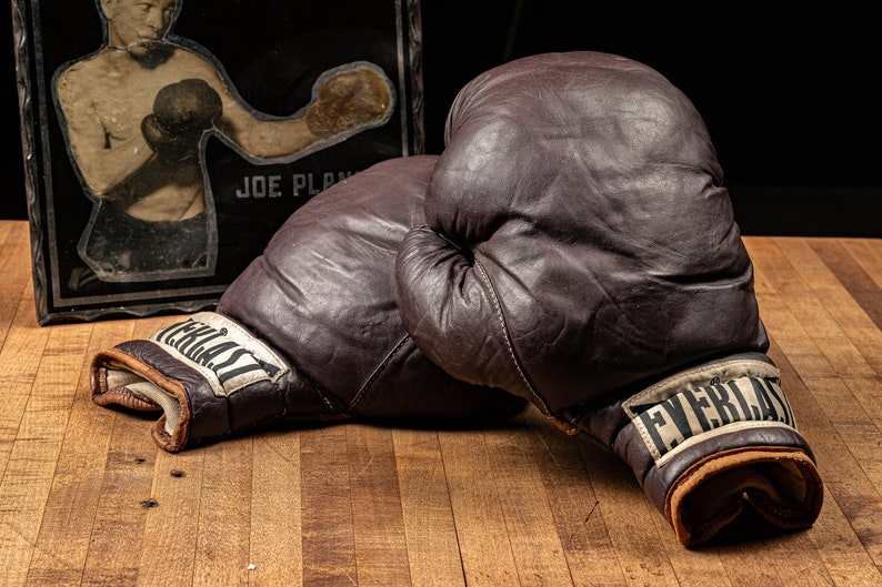 Vintage Everlast 2616 Boxing Gloves image 1