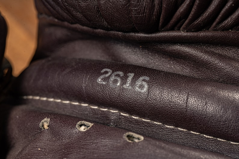 Vintage Everlast 2616 Boxing Gloves image 6