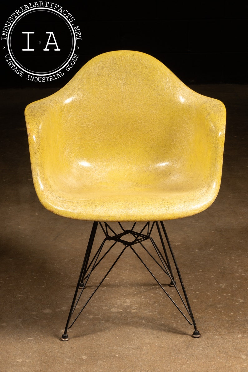 Mid-Century Eames-Herman Miller DAR Fiberglass Chair image 3