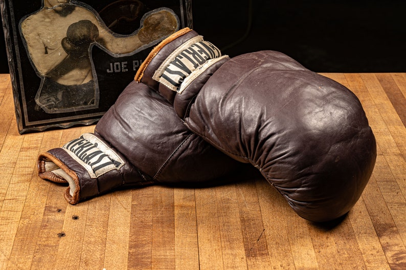 Vintage Everlast 2616 Boxing Gloves image 3