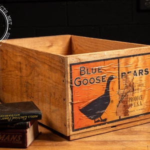 Vintage Blue Goose Pears Shipping Crate