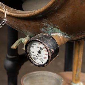 Antique Industrial Copper Pressure Vessel Apparatus immagine 9