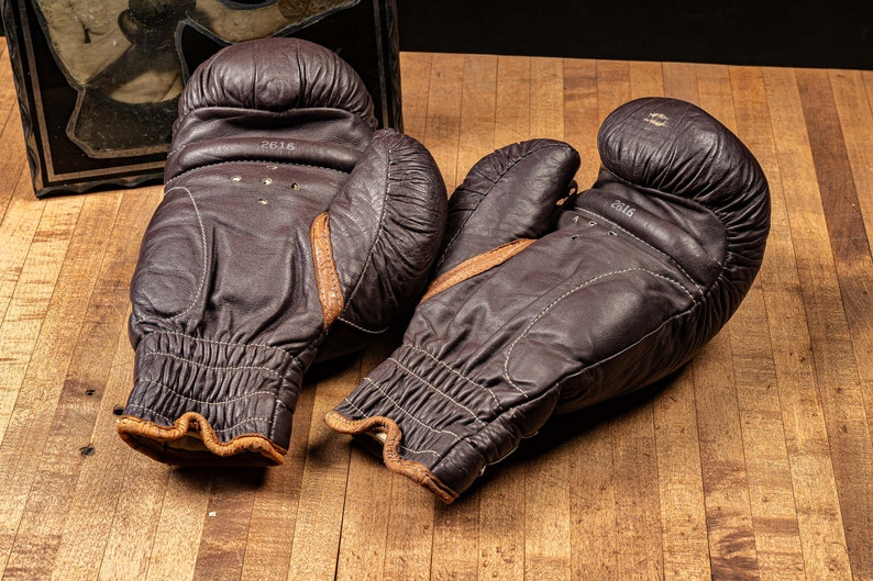 Vintage Everlast 2616 Boxing Gloves image 2