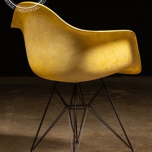 Mid-Century Eames-Herman Miller DAR Fiberglass Chair image 5