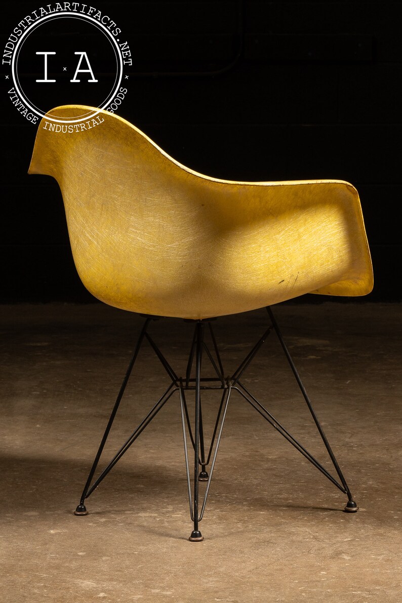 Mid-Century Eames-Herman Miller DAR Fiberglass Chair image 5
