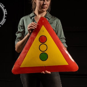 Contemporary SSP Traffic Light Sign