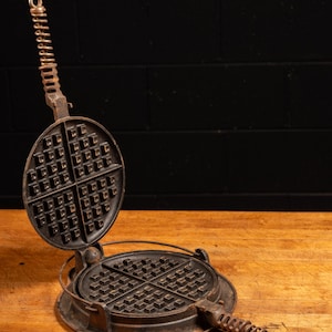 Griswold Waffle Iron No. 9 - Etsy