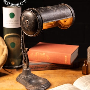 Early 20th Century Cast Iron Banker&#39;s Lamp