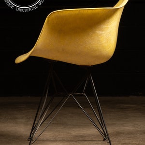 Mid-Century Eames-Herman Miller DAR Fiberglass Chair image 6
