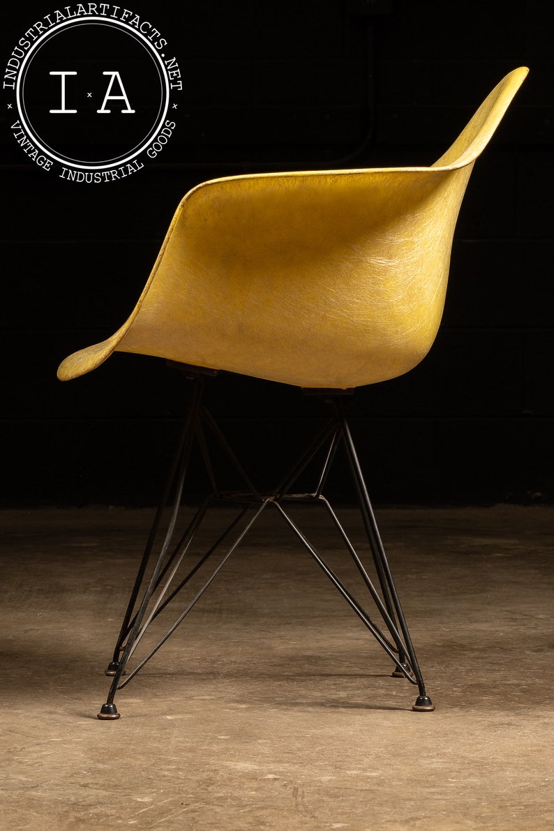 Mid-Century Eames-Herman Miller DAR Fiberglass Chair image 6