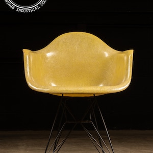 Mid-Century Eames-Herman Miller DAR Fiberglass Chair image 1