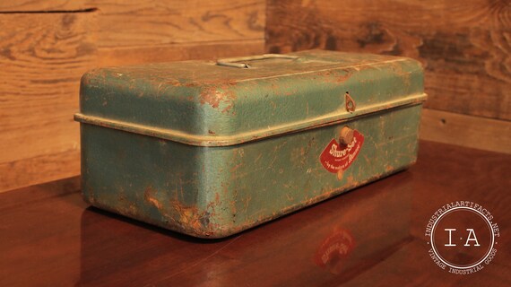 antique tackle box