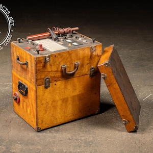 Vintage High Voltage/DC Insulation Tester by Takk