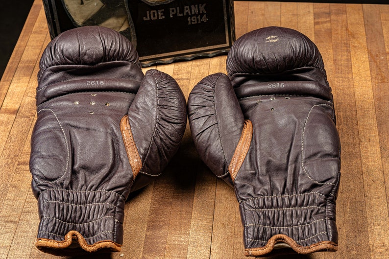 Vintage Everlast 2616 Boxing Gloves image 4